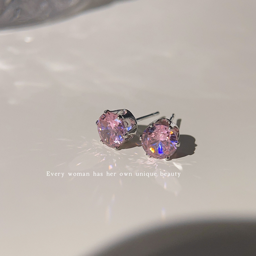 1_0020_Every woman has her own