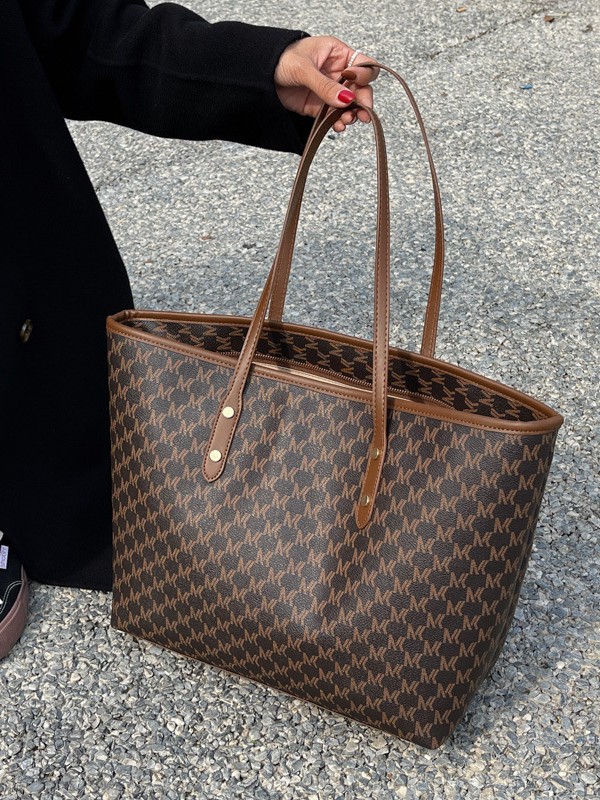 Bolsos de textura avanzada, bolsas de hombro con letras impresas transfronterizas, nichos, bolsas de mano retrógradas para viajar