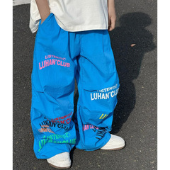 男の子の夏のルーズストリートカジュアルパンツ2025中型と大型の子供用ファッショナブルで多用途なストリートブルーレターパンツトレンディ