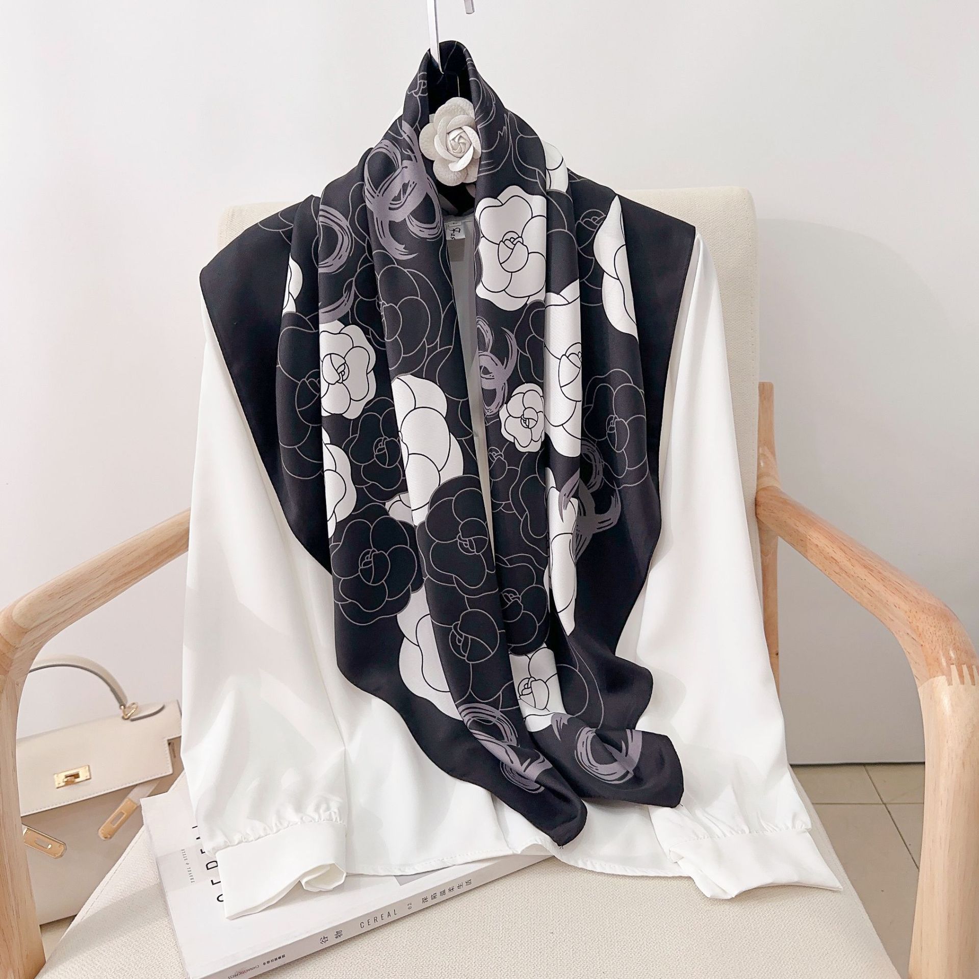 Xiaofengfeng Shan camellia impresa bufandas de seda 90cm seda de imitación twill bufandas de alto nivel de sensación de bufandas de hombro protector solar para mujeres