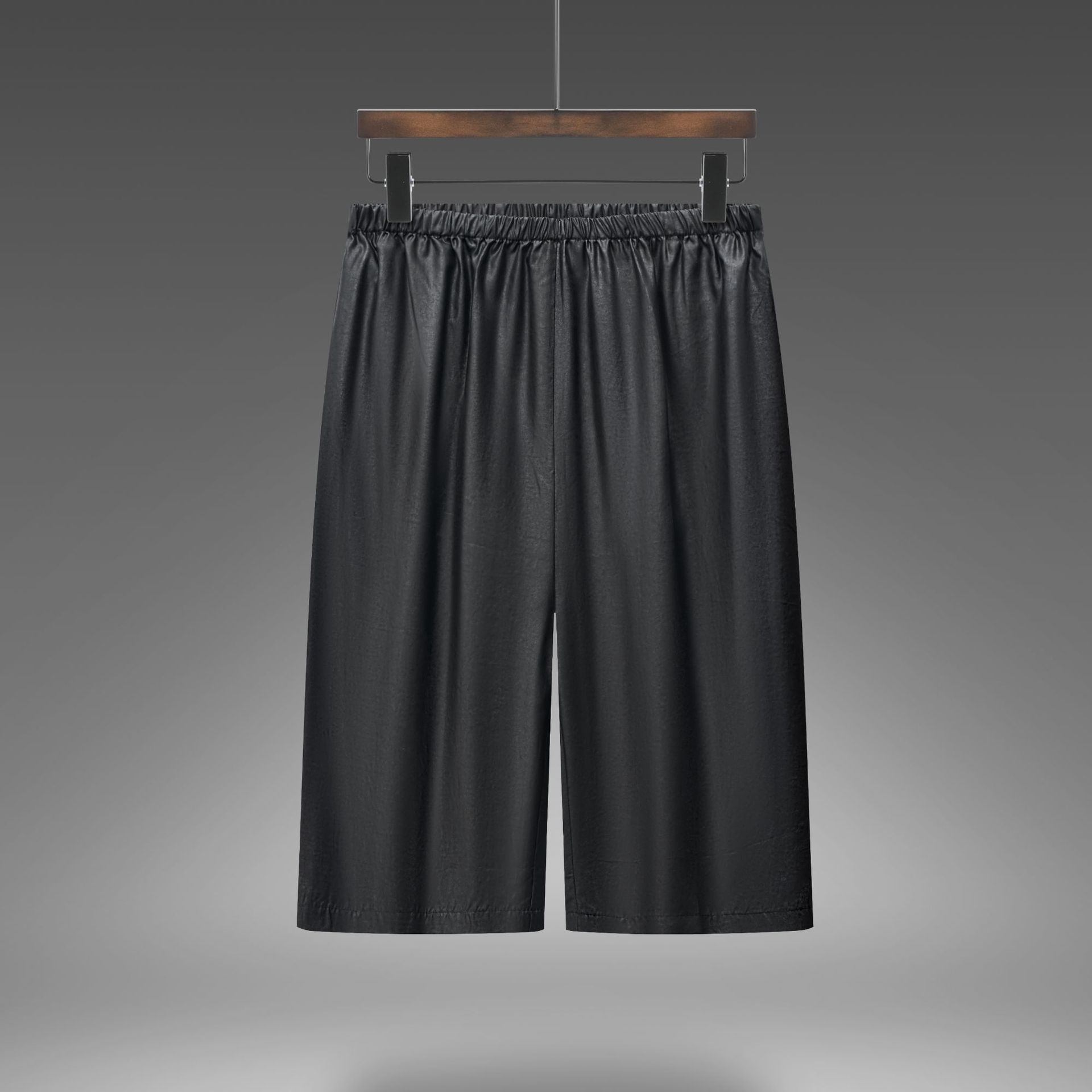 Quần short nam dáng ống đứng vải lụa tơ tằm cạp chun — quần crop đen