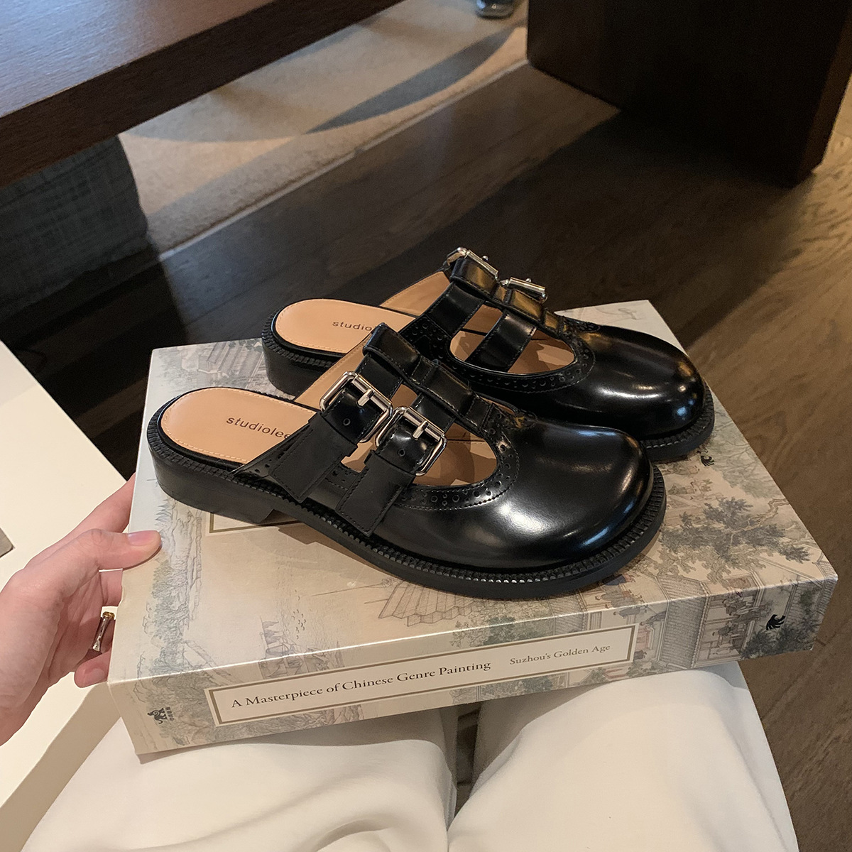 Verano nuevo Sunset Wilton ~ Cuentas de borde abierto, cuero suave, hebilla doble, Mary Jane tallada, medio arrastre, medio arrastre