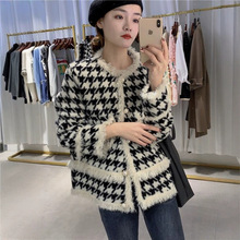 UNMUN2025秋冬时尚小众千鸟格水貂绒毛边珍珠扣香风短外套女轻奢