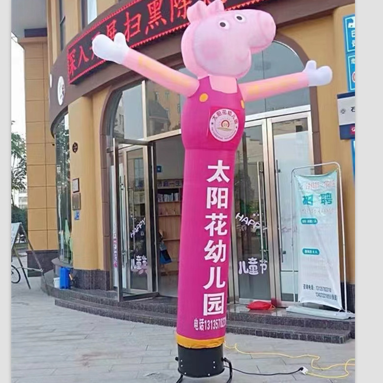 分红格子舞星布，气球空飘。商场开业活动气球，人形充气套头人偶