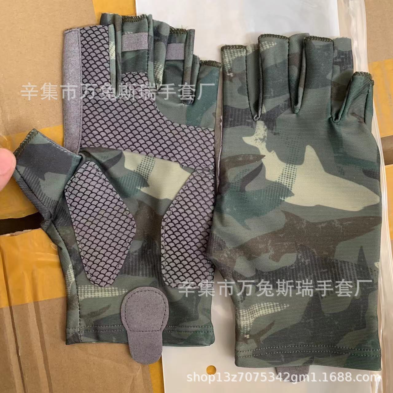 Silk green gloves, fingerless