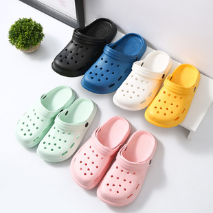 Outdoor slippers wholesale low price soft bottom hole sandals couple beach sandals one-piece delivery EVA clogs
