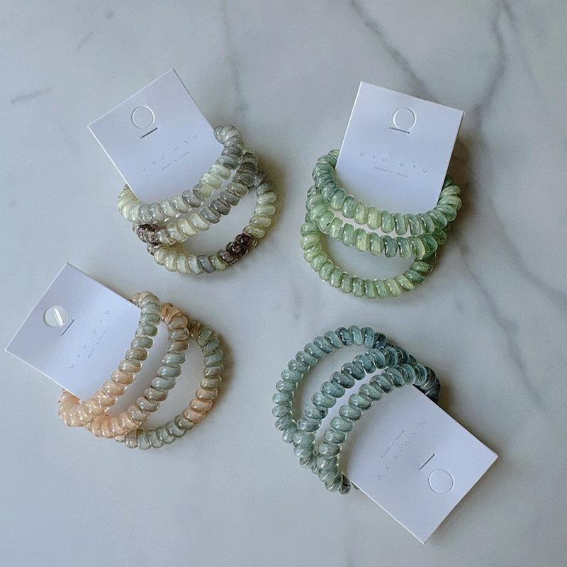 Set med 3 glansiga spiralhårsnoddar i gelélook_voghion.com