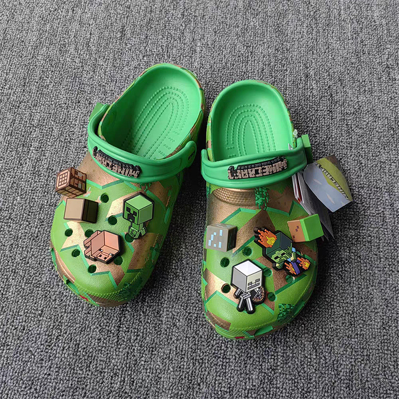 Croos Co-branding Cartoon Steely Auto Kids Hole Zapatos de verano para niños y niñas con zapatillas frías antideslizantes