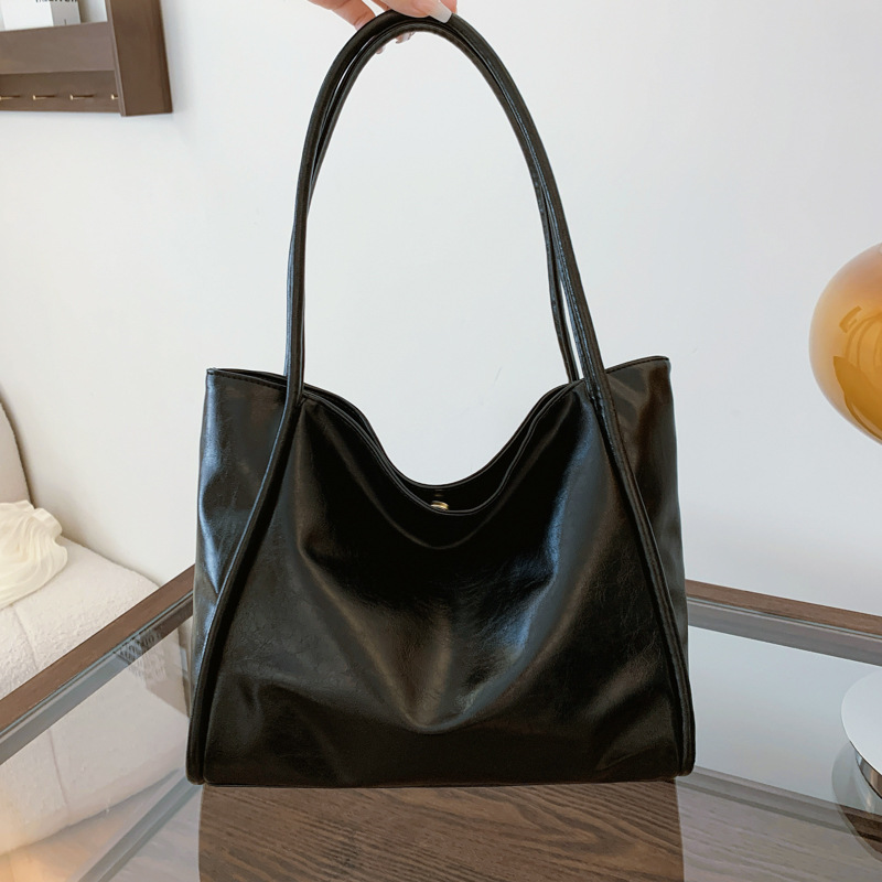 Bolsa de brazo de gran capacidad para mujeres 2024 nuevo otoño de textura superior nicho de viaje bolso de hombro para mujeres