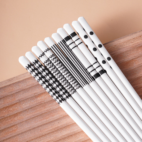 Hepburn-style ceramic chopsticks, simple white model, not prone to mildew, non-deformation, high temperature resistance, five pairs and ten pairs set