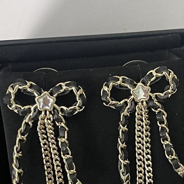 25B Alta Versione Piccola Fragranza Fiocco Catena in Pelle Nera Orecchini a Stella con Nappe di Alta Qualità per Donna Sensazione di Alta Classe_voghion.com