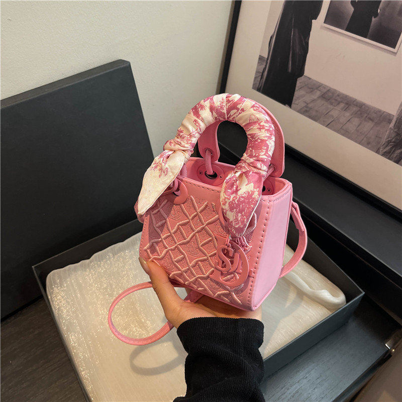 レディースバッグ 2025 クロスボーダー新スタイルヘビー刺繍ミニダイアナバッグハイエンドファッション多用途シルクスカーフハンドバッグ|undefined