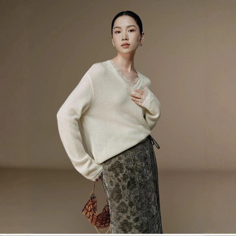 Korean-Style Autumn and Winter Silk Cashmere Wool Lace Splicing V Neck Elegant Gentle and Soft Waxy Women's Knitwear Korean-Style Autumn and Winter Silk Cashmere Wool Lace Splicing V Neck Elegant Gentle and Soft Waxy Women's Knitwear