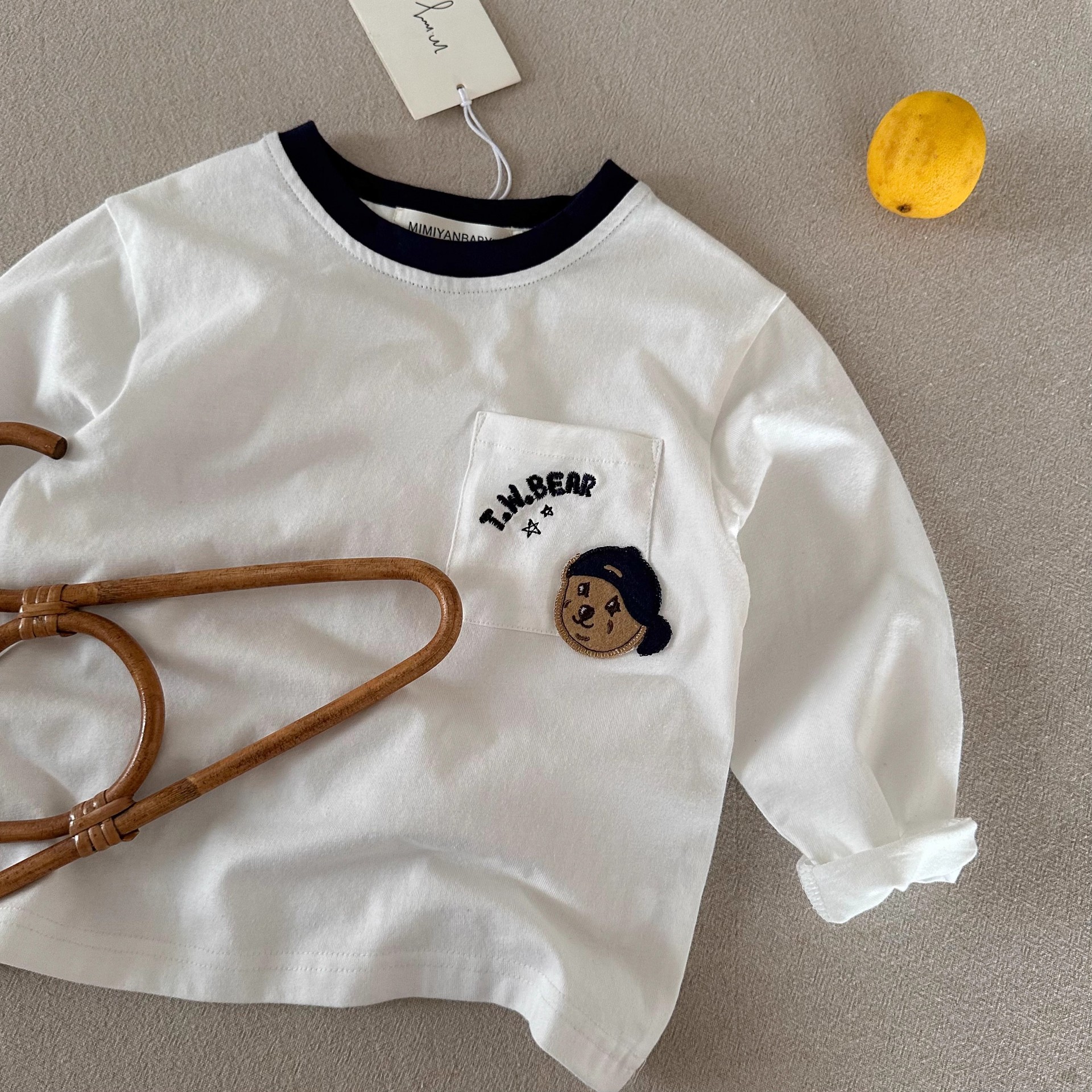 琳琳ママ子供用長袖Tシャツ2025秋物漫画風クマちゃんベビー幼児向けおしゃれインナーシャツ卸売