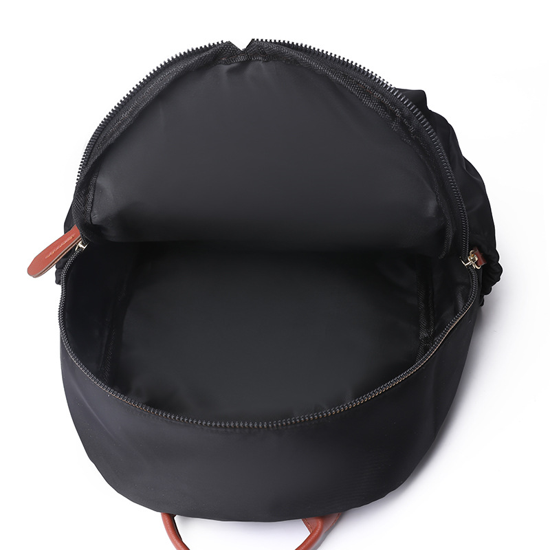 2023 nueva mochila casual para mujer de nailon moda salvaje viaje urbano mochila pequeña mochila escolar ligera al por mayor