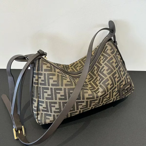 Ff's New Retro Vintage Handbag, Large Capacity, Fashionable and Versatile, Single Shoulder Crossbody Commuter Tote Bag for Women