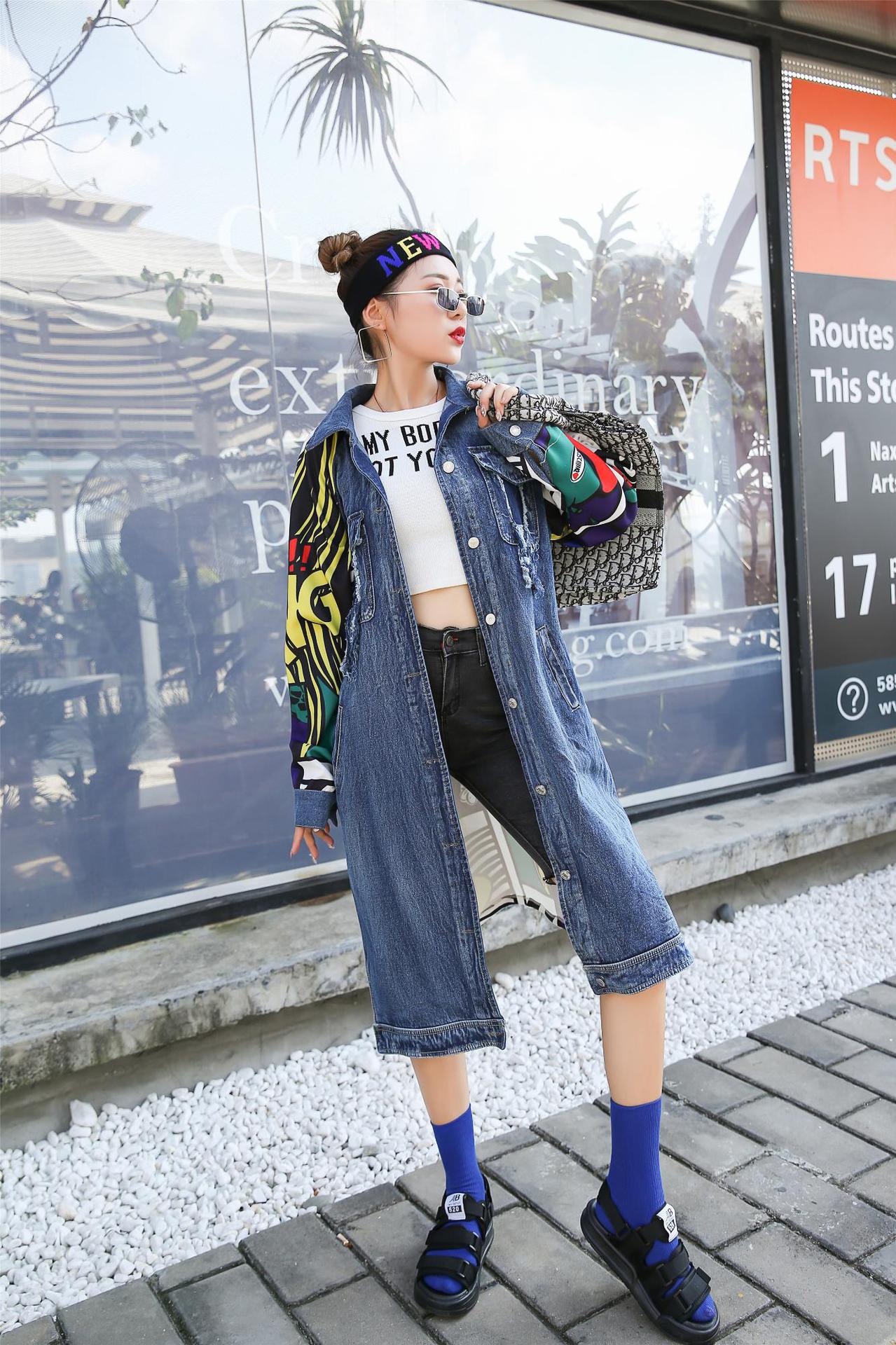 泰国潮牌2021新款春秋涂鸦拼接破洞牛仔外套女宽松中长款个性风衣