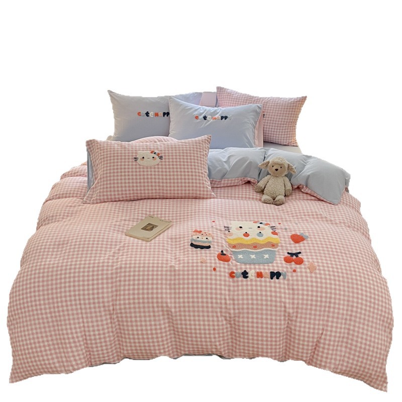 Nuevas toallas de dibujos animados de algodón nublado bordado cuatro conjuntos de ropa de cama dormitorio de estudiantes tres conjuntos de ropa de cama Nantong