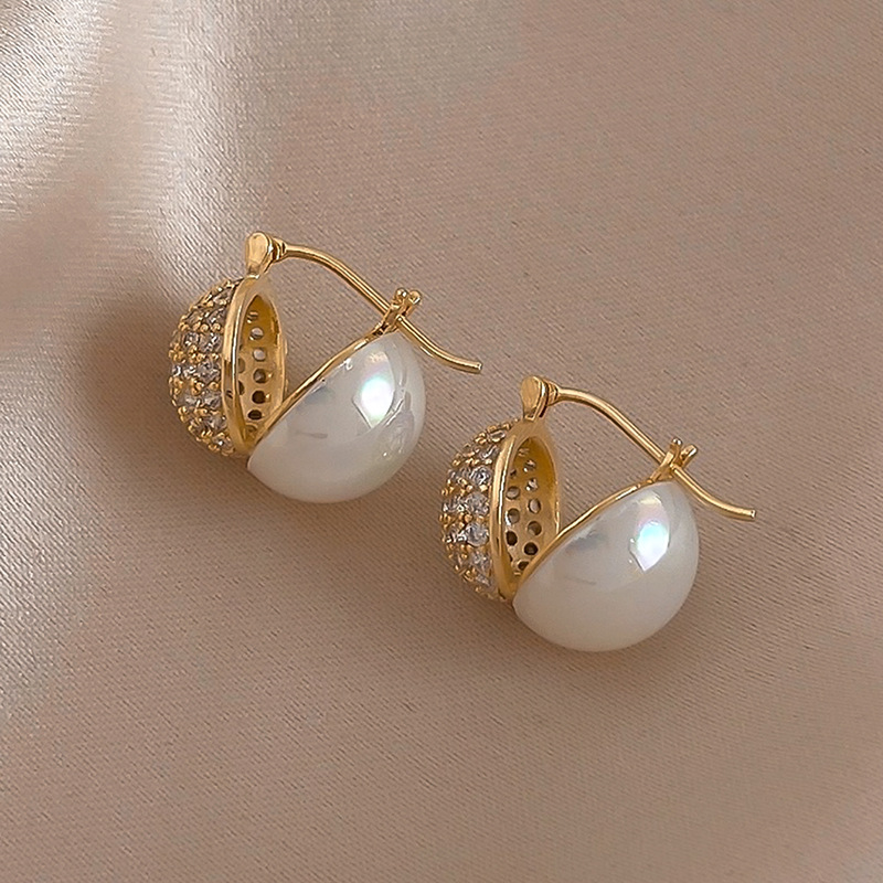 Pendientes geométricos de circón de oro