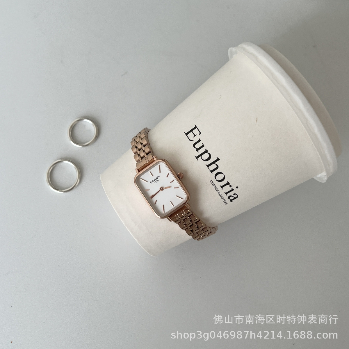 2023 Luz de lujo retro nicho serie retro pequeño reloj cuadrado cuarzo correa de acero reloj mujer simple reloj de mujer de alto grado