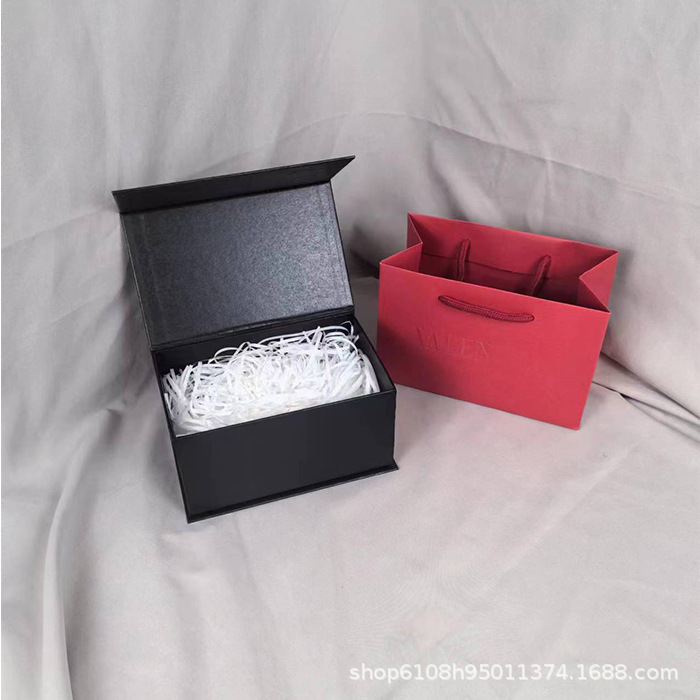 Domestic Exclusive Valentino Gift Box Tote Bag Gift Box Hand-Held Paper Bag Packaging Bag Holiday Gift Bag Domestic Exclusive Valentino Gift Box Tote Bag Gift Box Hand-Held Paper Bag Packaging Bag Holiday Gift Bag