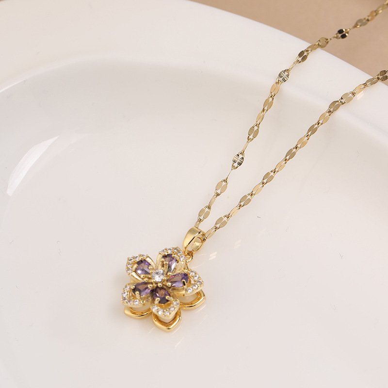 Colgante giratorio de doble capa con flor de cinco pétalos y circonita púrpura, en collar de acero de titanio, para mujer.