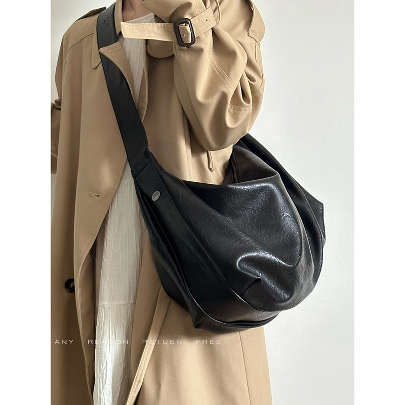 Soft Leather Large-Capacity Black Dumpling Bag for Women 2025 New Retro High-End Casual Shoulder Crossbody Tote Bag