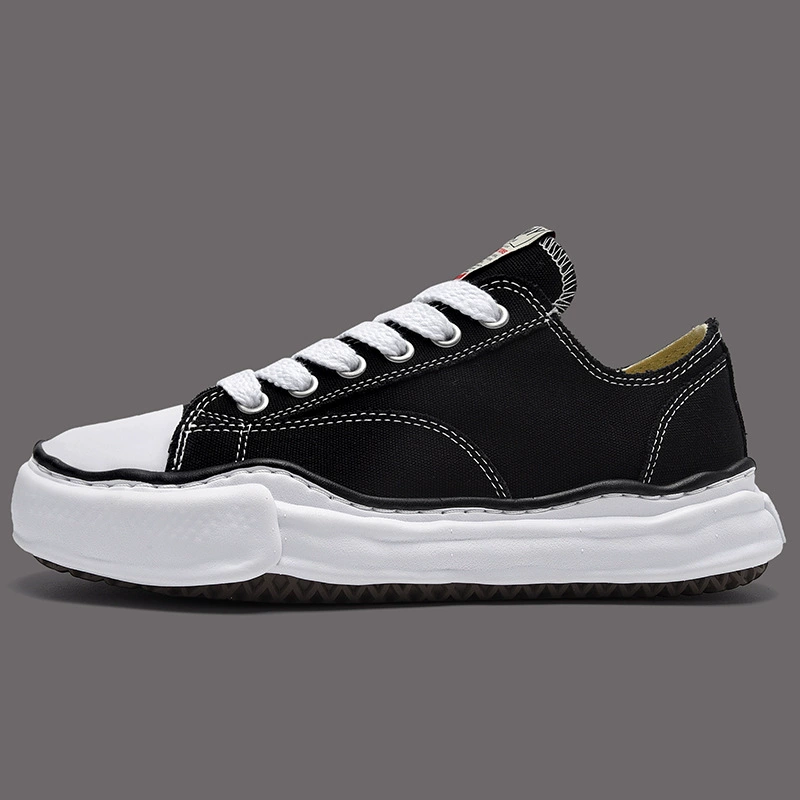Кроссовки повседневные, обувь sneakers, черный верх, белая подошва, контрастная прострочка, бренд