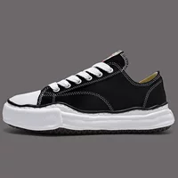 Кроссовки повседневные, обувь sneakers, черный верх, белая подошва, контрастная прострочка, бренд