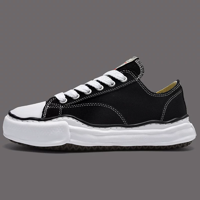 Кроссовки повседневные, обувь sneakers, черный верх, белая подошва, контрастная прострочка, бренд