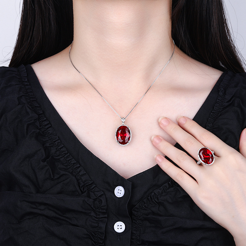 2024 Zhuang Shengsheng Jewelry Simulación Red Corindón Azul Conjunto de joyería retro de cristal puntiagudo 15*20-13*18