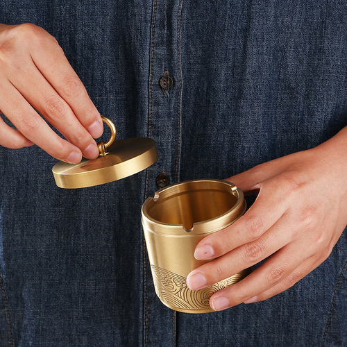 Creative brass car ashtray with cover, personalized trendy home office retro anti-fly ash Chinese ashtray wholesale