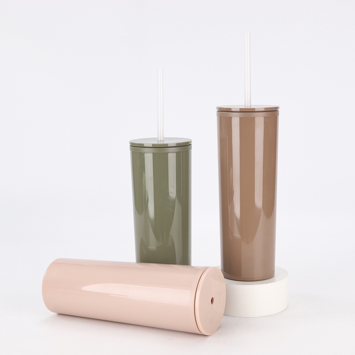 Nuevo 24oz taza de paja de vacío de gran capacidad moderna taza de plástico de cubierta plana taza de agua portátil al aire libre taza de regalo