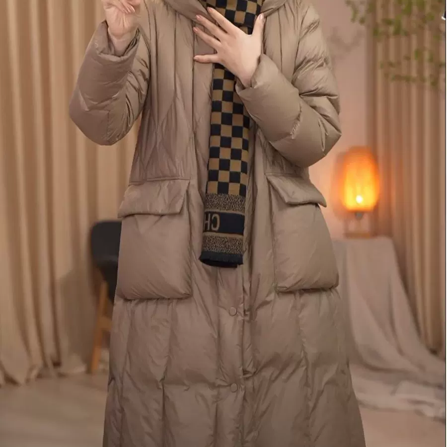 中款羽绒服2025女款羽绒服菱形格纹白鸭绒大码妈妈外套新年战袍
