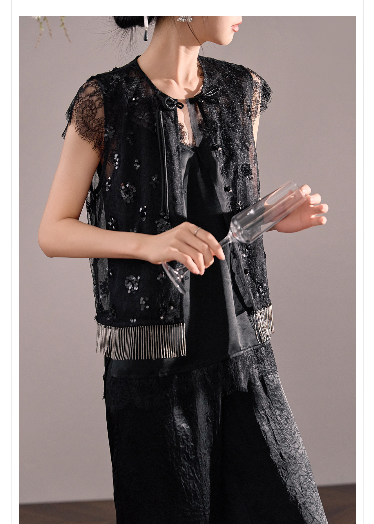 Áo vest không tay phong cách Trung Hoa thêu hoa văn tua rua cao cấp ZX N4027 — Màu đen cao cấp chi tiết 10
