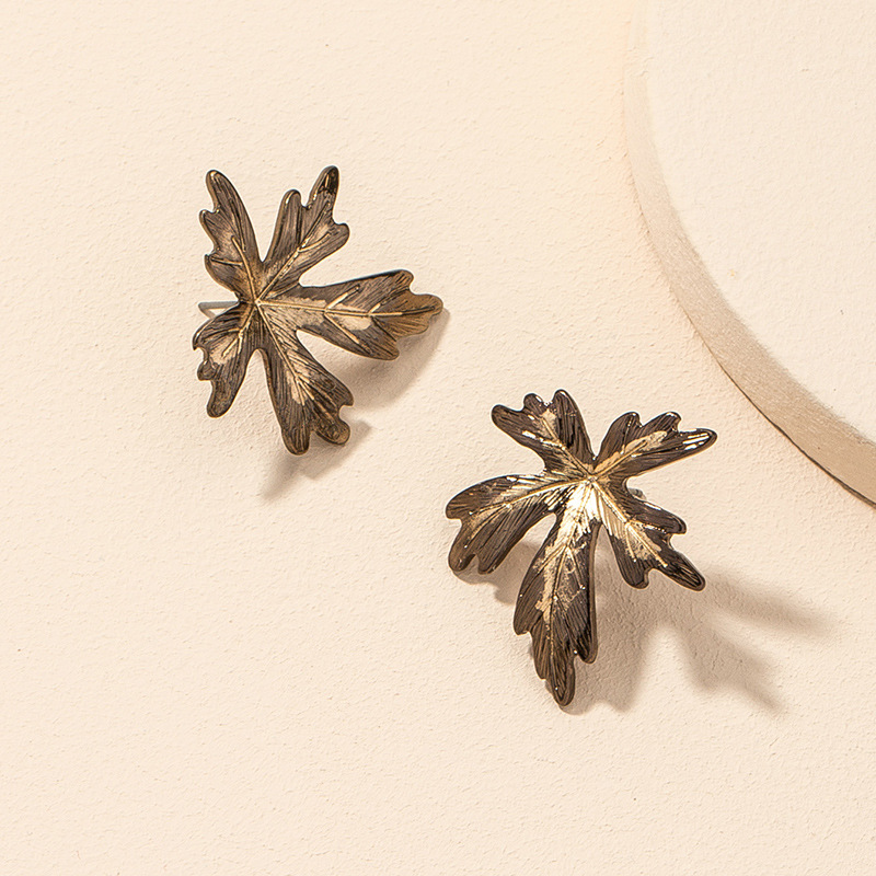 Retro Fashion Metal Leaf Earrings display picture 5