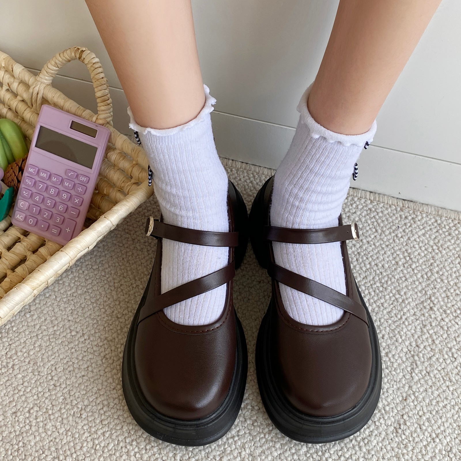 Zapatos de cuero uniformes para mujeres 2023 nueva primavera y otoño estilo británico boca baja zapatos de una sola capa hebilla de fondo grueso Mary Jane zapatos