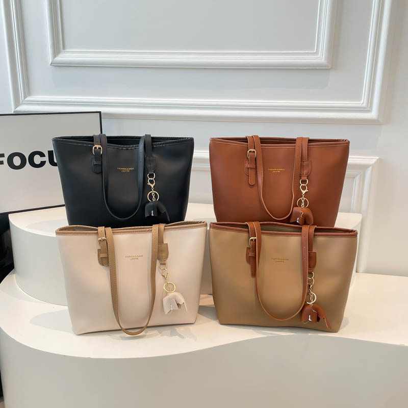 Bolsas de mujer transfronterizas 2025 nuevas bolsas de hombro de gran capacidad Meilade, bolsas de transporte de alta calidad, bolsas de transporte de estilo exterior, todas las combinaciones