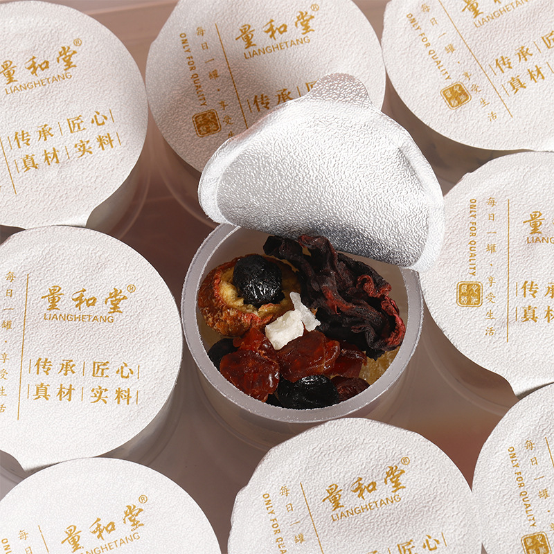 Goddess Herbal Tea Blend 20g Cold Brew Floral Wellness Tea with Red Ginseng Chrysanthemum Goji in use