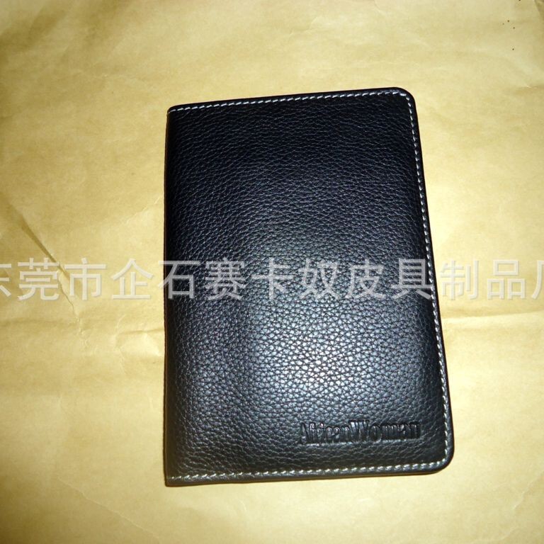 メーカーは短い本物の牛革パスポートを提供しています。|undefined