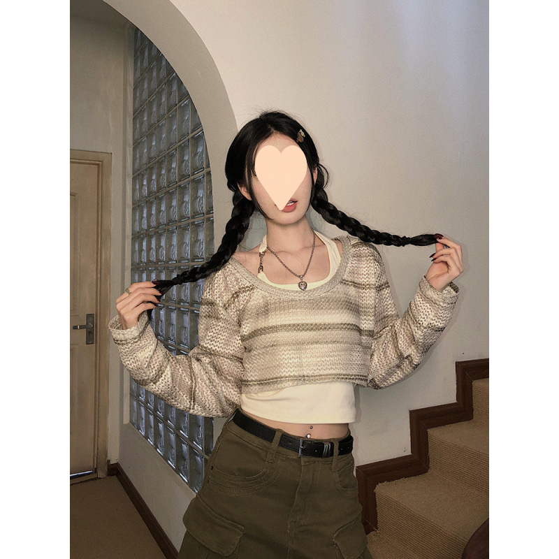 Elegant knitted long-sleeve
