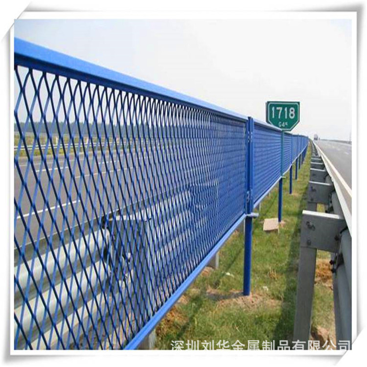 钢板网防护栏 道路护栏 道路中央隔离栏 养殖场防护栏围栏
