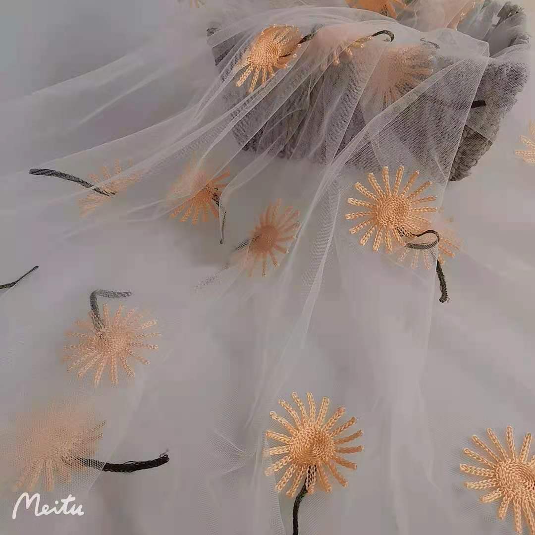 现货供应~锦柔软亲肤瑞士网向日葵立体刺绣 小清新童装等网纱面料