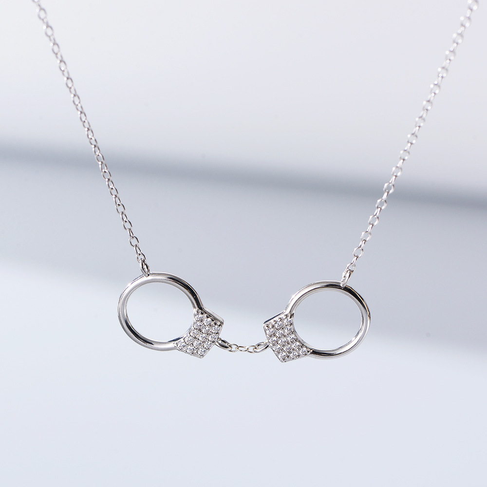 Collar de esposas incrustadas en diamantes de plata esterlina s925 para mujeres europeas y americanas retro internet celebridad ins moda hip hop estilo frío colgante cadena de clavícula