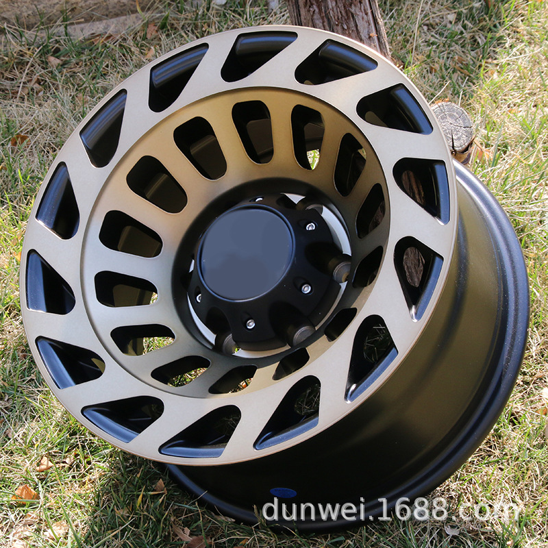 Applicable to cheetah Pajero V33 Delica Dongfeng pickup Fengjun war horse sea lion 15-inch off-road wheel hub wholesale