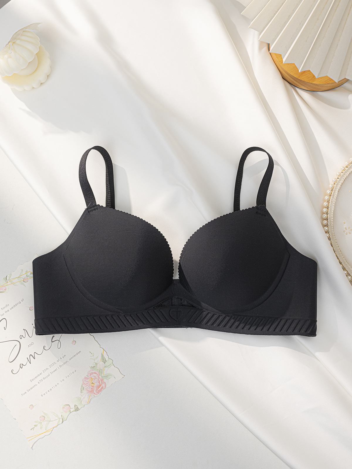 Venta directa de fábrica comercio electrónico transfronterizo Sudeste de Asia Vietnam Tailandia damas pecho pequeño simple sujetador ligero cómodo