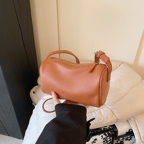 Cross-border 2025 single-shoulder women's bag, women's new pillow, all-matching simple casual spring and summer fashion bag, hand-feeling commuting carry
