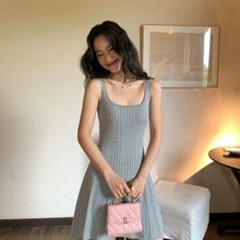 法式无袖修身针织吊带连衣裙女2026夏季新款高级独特漂亮掐腰短裙