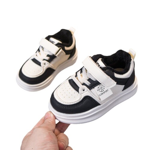 Children's shoes for wholesale, autumn and winter new boy's sports shoes, girl's lined medium and small children's board shoes, winter warm children's shoes