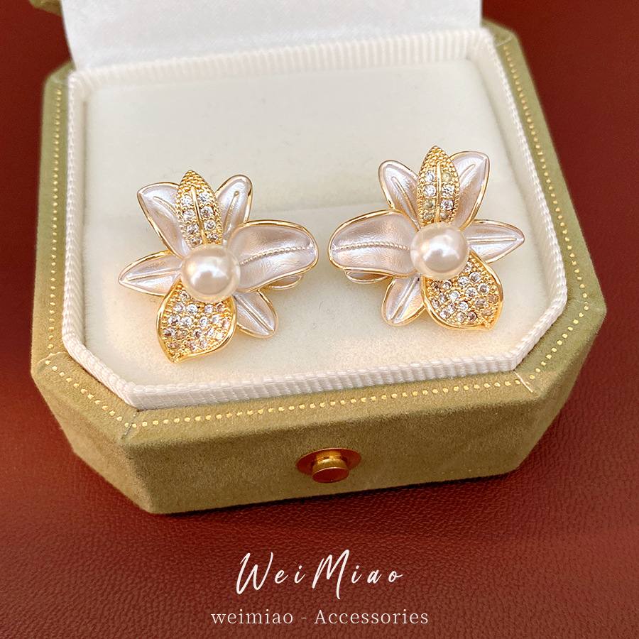 Aguja de plata zircon goteo de aceite flor pernos de orejas estilo coreano delicado nicho pendientes ligeros de lujo alta sensación auriculares al por mayor